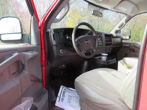 Used 2017 GMC Savana 3500 image 28