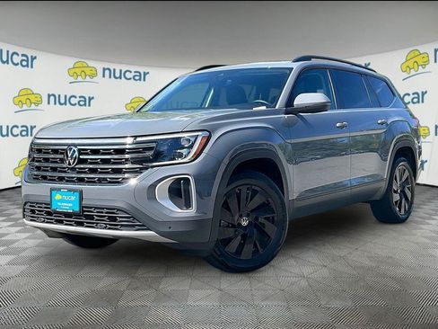 Used 2025 Volkswagen Atlas SE AWD/4WD image 3