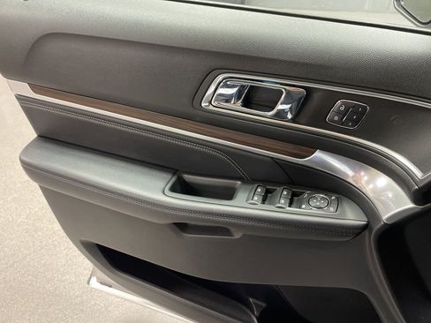 Used 2018 Ford Explorer Limited image 14