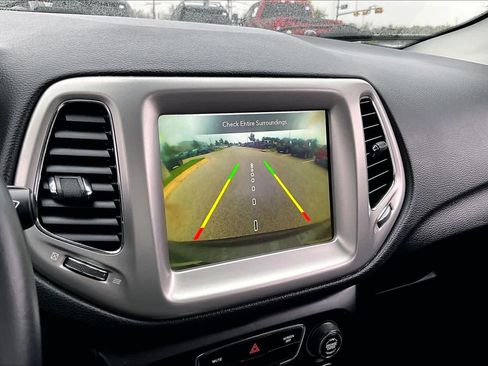 Used 2018 Jeep Compass Latitude w/ Popular Equipment Group image 26