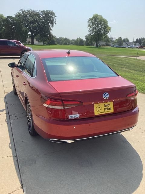 Used 2022 Volkswagen Passat 2.0T FWD image 3
