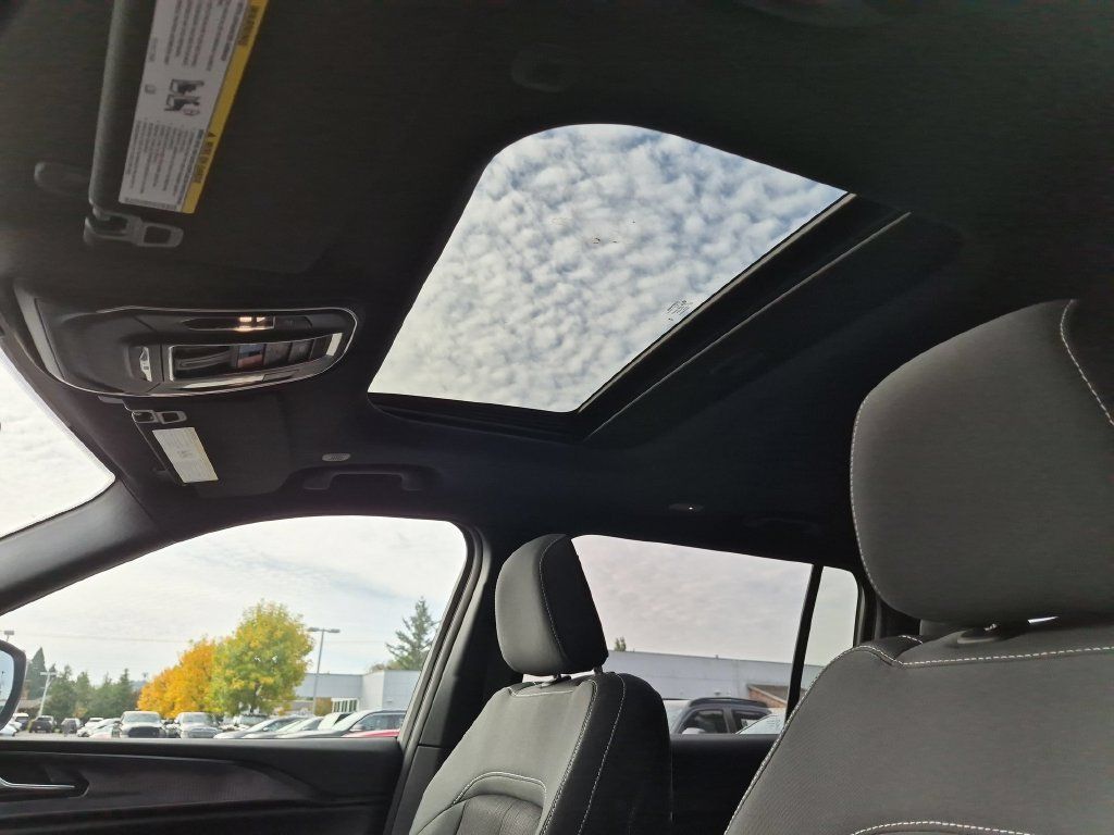 Certified 2025 Jeep Grand Cherokee L Laredo w/ Luxury Tech Group I AWD/4WD image 28