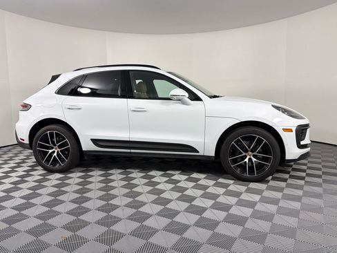 Certified 2023 Porsche Macan AWD/4WD image 11