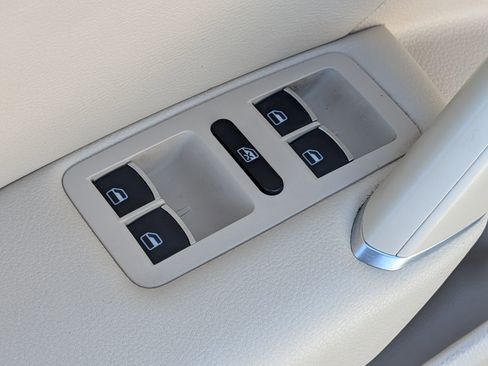 Used 2017 Volkswagen Passat 1.8T SE image 14