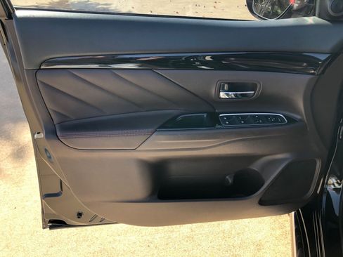 Used 2018 Mitsubishi Outlander SEL image 11