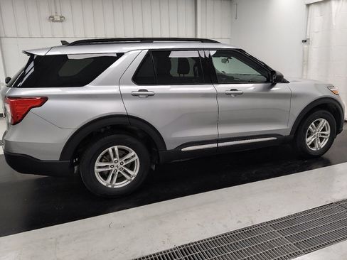 Used 2022 Ford Explorer XLT w/ Equipment Group 202A AWD/4WD image 10