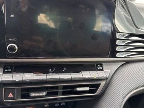 Used 2025 Toyota Camry SE FWD image 11