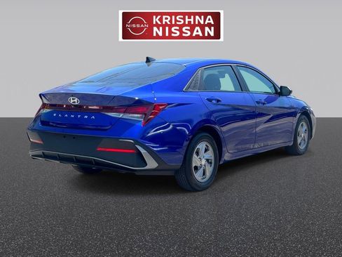 Used 2025 Hyundai Elantra SE w/ Cargo Package FWD image 6