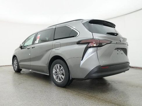 New 2026 Toyota Sienna XLE image 24