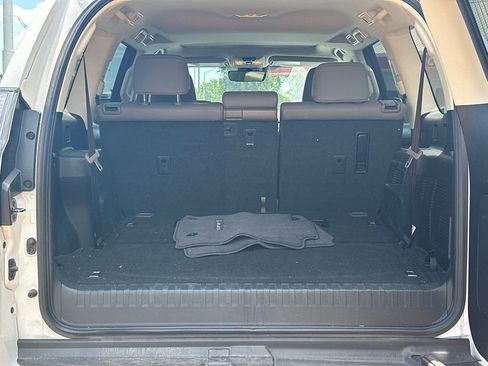 Used 2022 Lexus GX 460 Premium w/ Premium Package AWD/4WD image 18