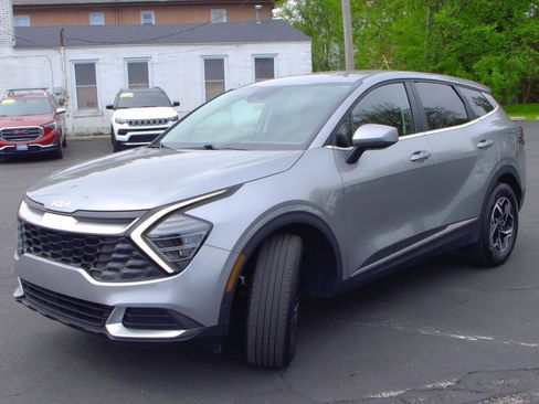 Used 2025 Kia Sportage LX FWD image 3