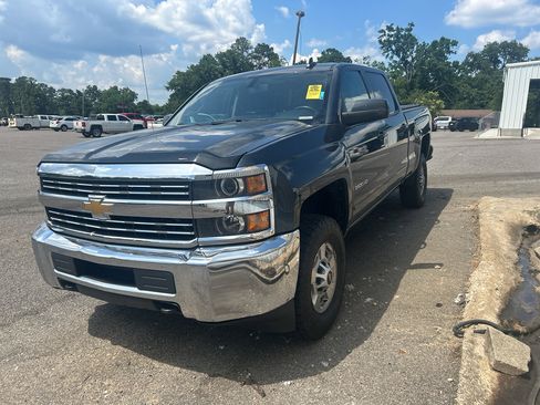 Used 2017 Chevrolet Silverado 2500 LT AWD/4WD image 2