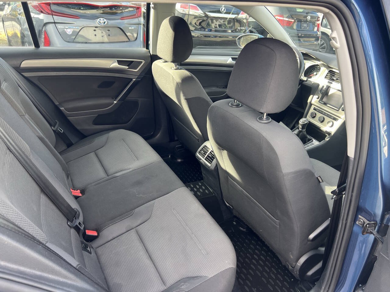 Used 2017 Volkswagen Golf S AWD/4WD image 15