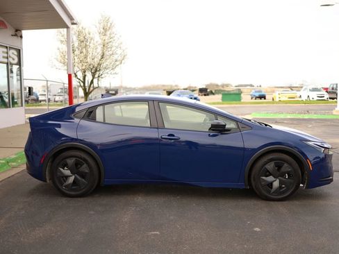 Used 2024 Toyota Prius LE image 4
