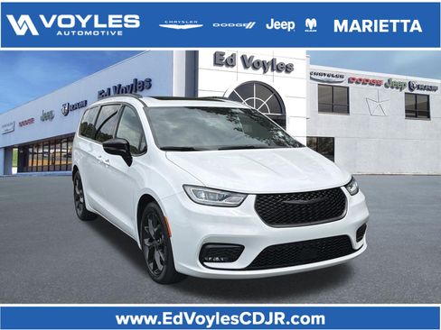 Used 2025 Chrysler Pacifica Limited FWD image 1