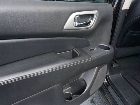 Used 2020 Nissan Pathfinder Platinum image 37