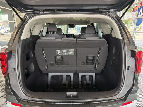 New 2026 Kia Carnival LX image 9