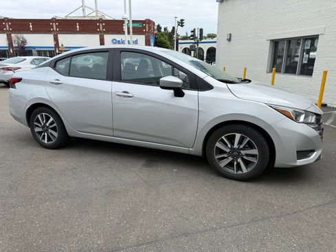 Used 2024 Nissan Versa SV image 8