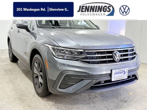 Used 2022 Volkswagen Tiguan SE w/ Panoramic Sunroof Package image 1