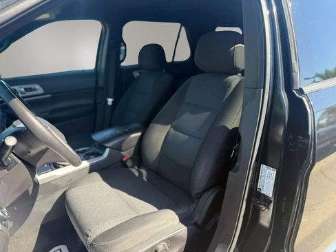 Used 2015 Ford Explorer XLT w/ Equipment Group 201B FWD image 9