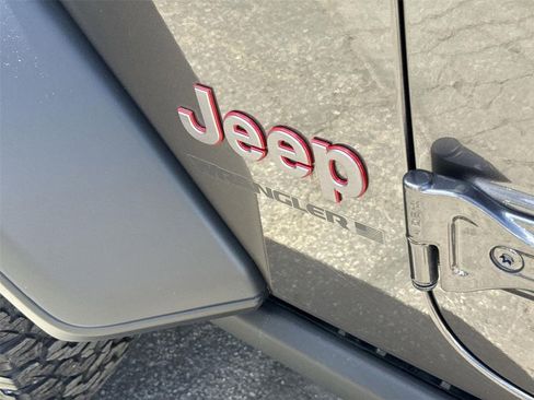 Used 2025 Jeep Wrangler Unlimited Rubicon AWD/4WD image 29