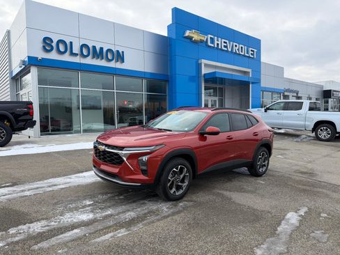 Certified 2024 Chevrolet Trax LT w/ Driver Confidence Package image 1