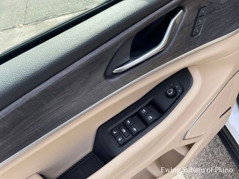 Used 2024 Jeep Grand Cherokee Limited w/ Luxury Tech Group II image 22