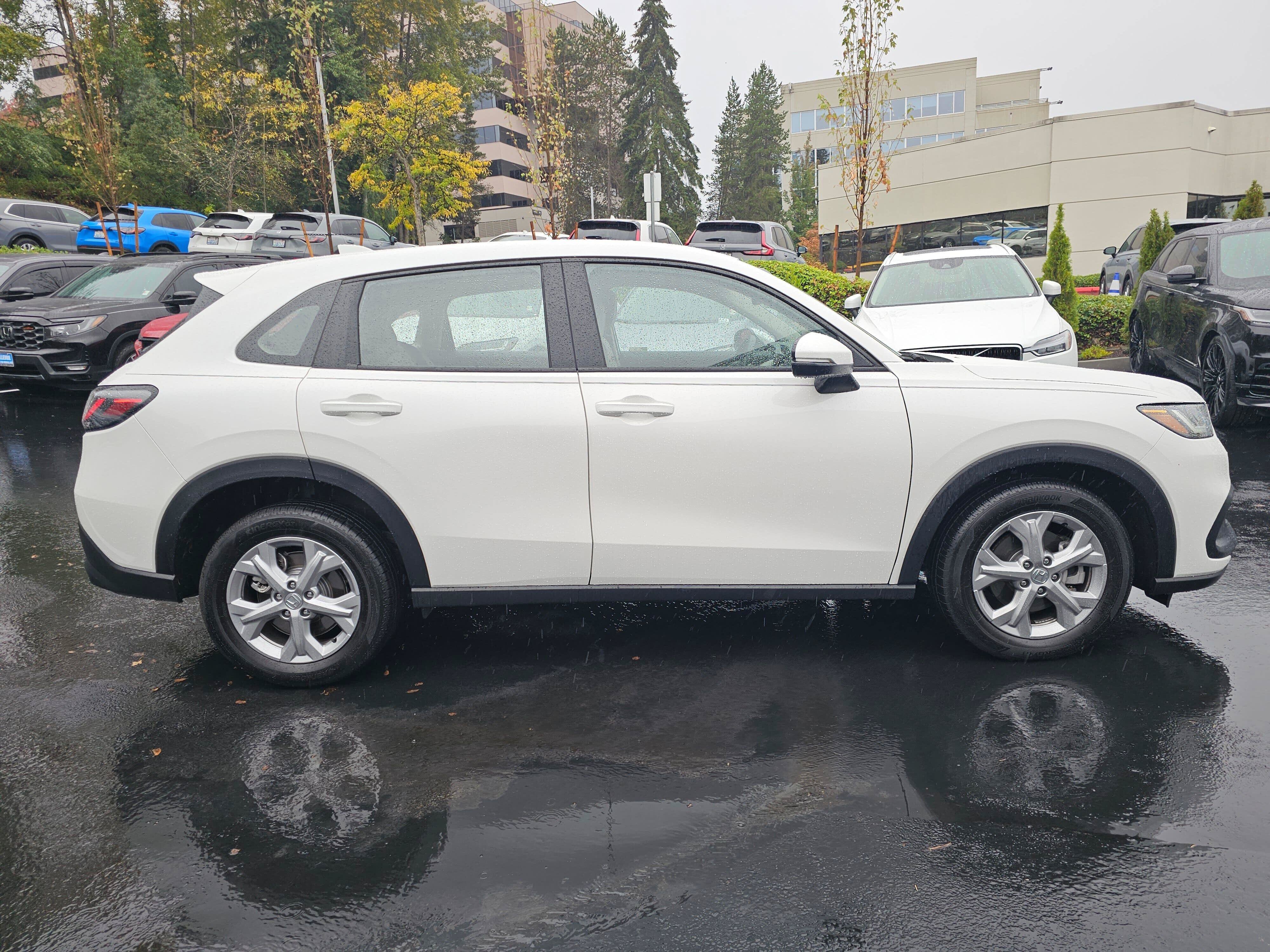 Used 2025 Honda HR-V LX image 8