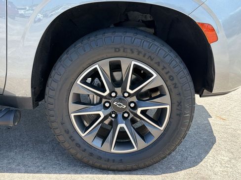 Used 2021 Chevrolet Tahoe Z71 w/ Luxury Package AWD/4WD image 13
