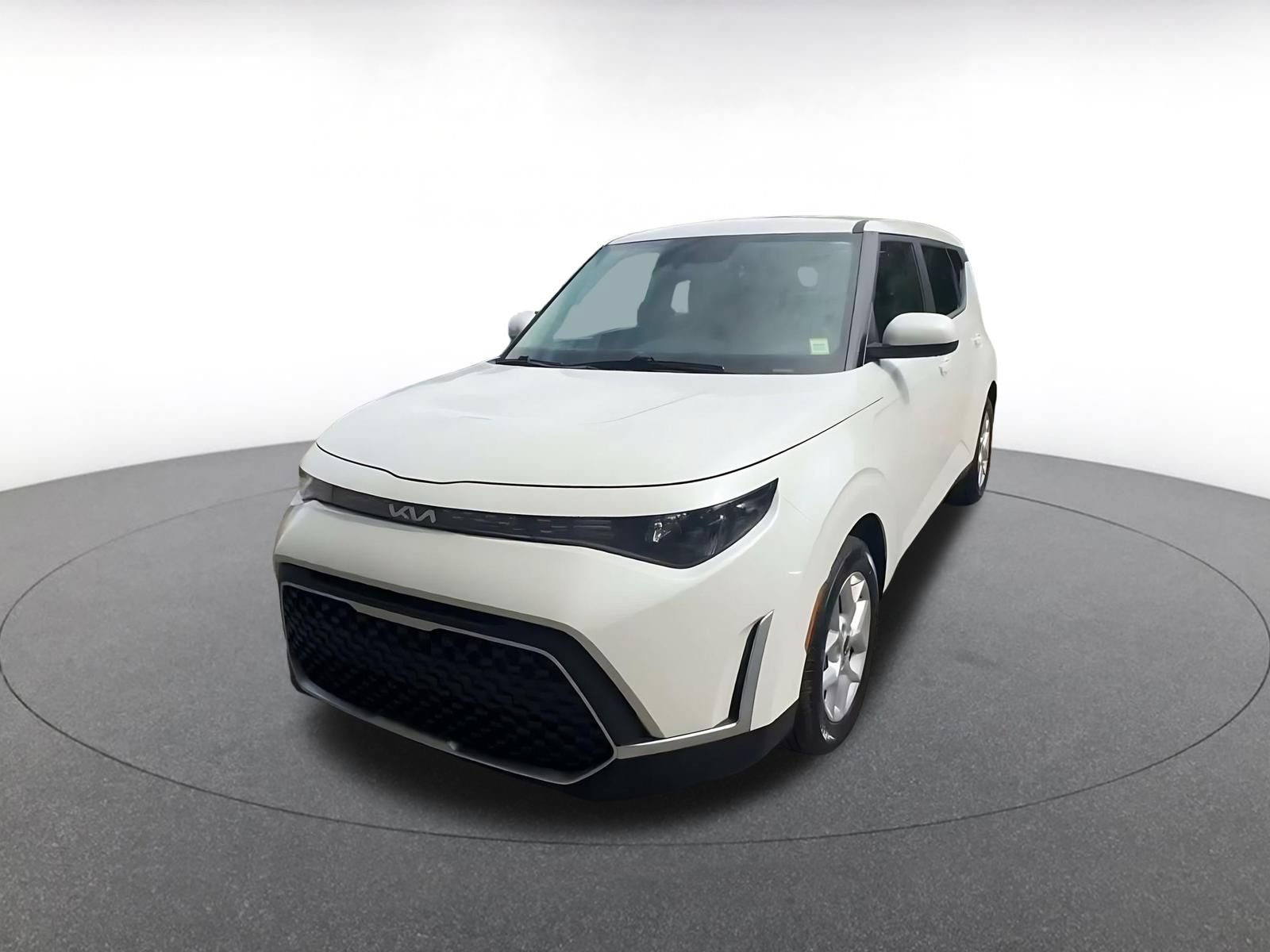 Used 2025 Kia Soul LX w/ LX Technology Package FWD image 6