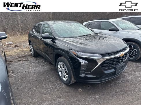 Used 2024 Chevrolet Trax LS image 1