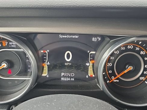 Used 2018 Jeep Wrangler Unlimited Sahara AWD/4WD image 18