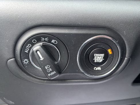 Used 2017 Maserati Levante S image 29