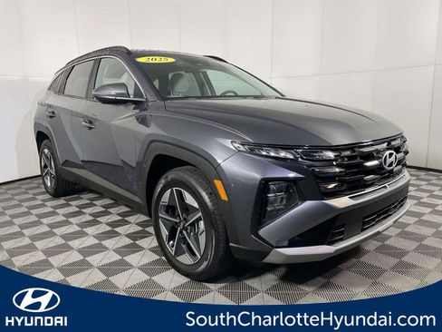 Certified 2025 Hyundai Tucson SEL image 1