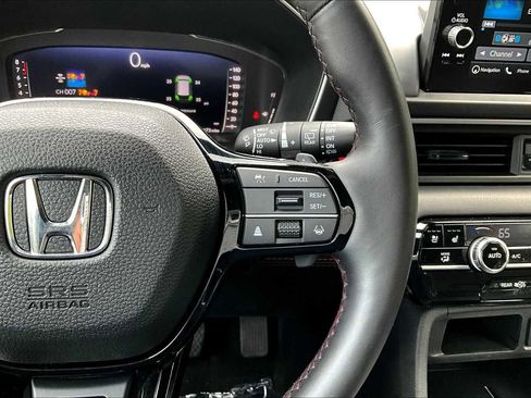 Used 2025 Honda Pilot Black Edition image 41