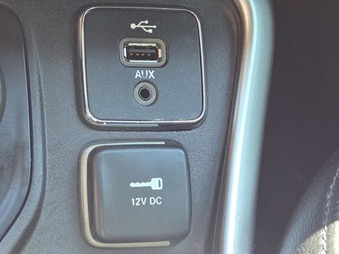 Used 2018 Jeep Compass Latitude AWD/4WD image 29