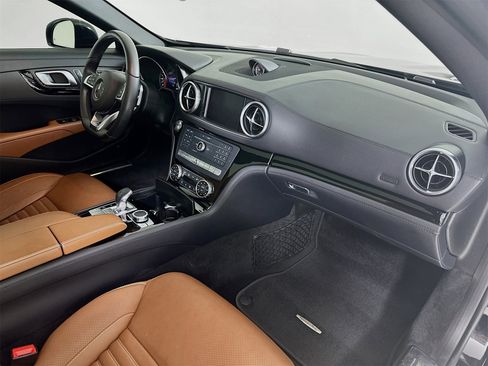 Used 2017 Mercedes-Benz SL 550 image 29