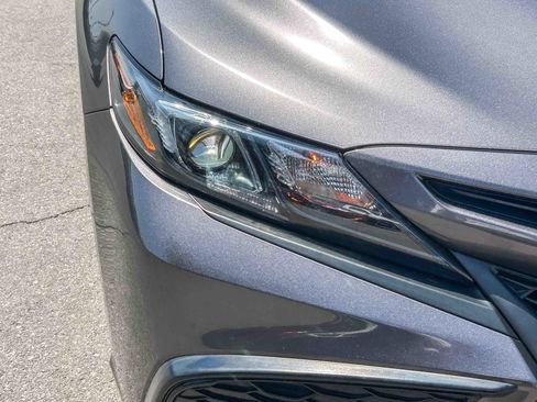 Used 2022 Toyota Camry SE FWD image 4