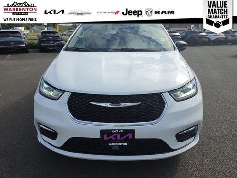 Used 2024 Chrysler Pacifica Touring-L FWD image 7
