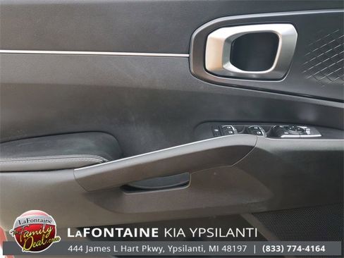 Used 2022 Kia Sorento LX image 11