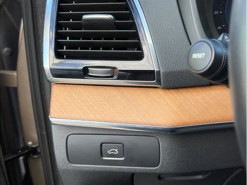 Used 2023 Volvo XC90 B6 Plus w/ Protection Package Premier image 21