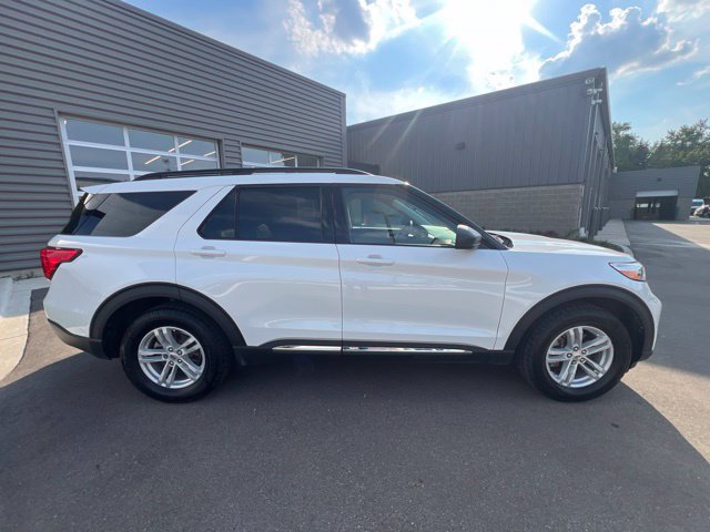 Used 2024 Ford Explorer XLT w/ Equipment Group 202A AWD/4WD image 4