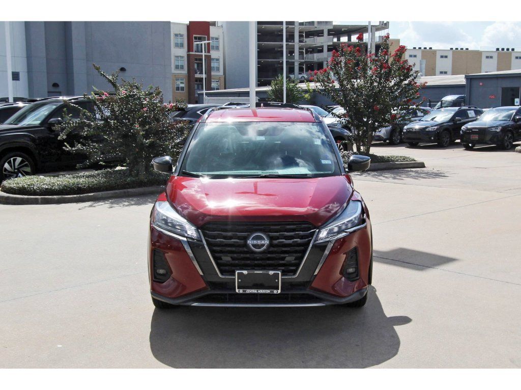 Used 2023 Nissan Kicks SR FWD image 2