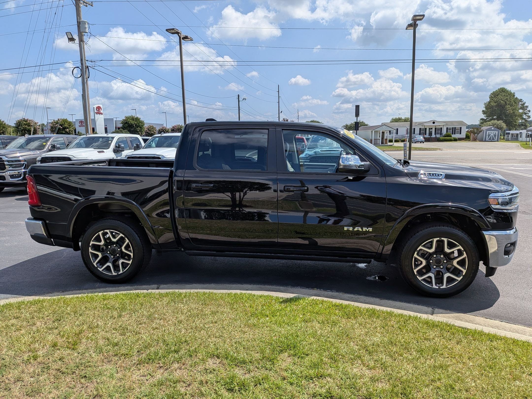 Used 2026 RAM 1500 Laramie AWD/4WD image 4