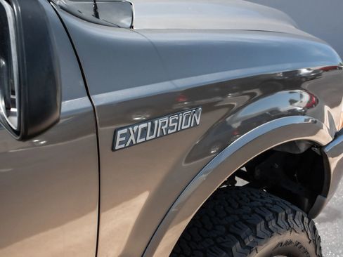 Used 2004 Ford Excursion Limited image 24