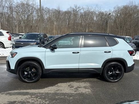 Certified 2025 Volkswagen Taos SE image 7