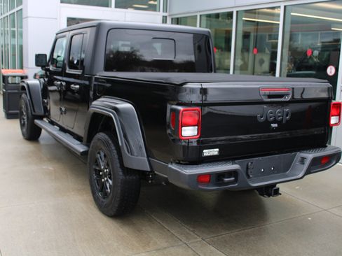 Used 2022 Jeep Gladiator Sport image 5