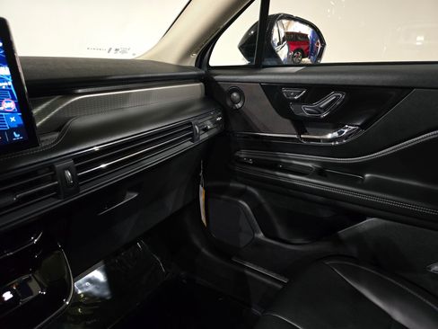 New 2025 Lincoln Corsair Reserve w/ Equipment Group 202A image 30