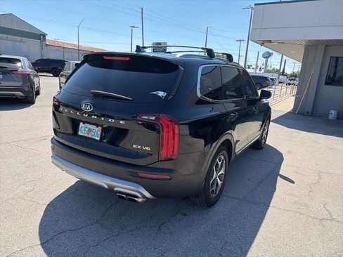 Used 2020 Kia Telluride EX image 3