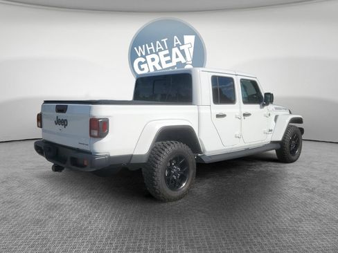 Used 2025 Jeep Gladiator Sport AWD/4WD image 3